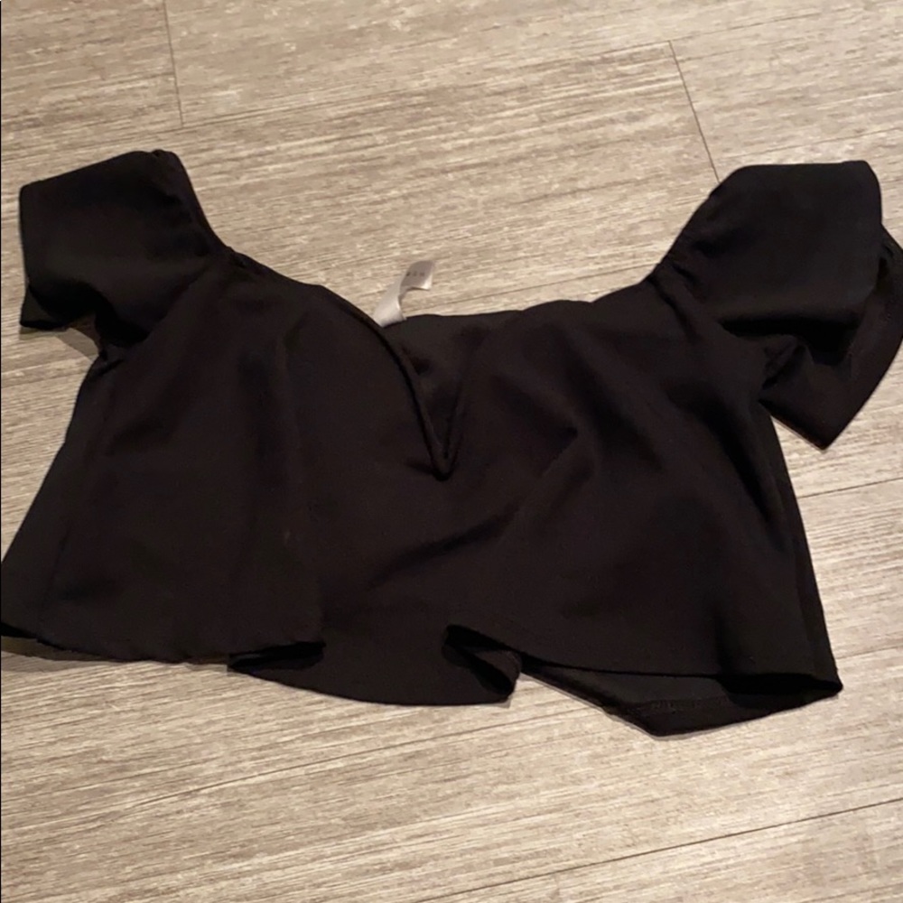 So in love with this sweetheart neckline top